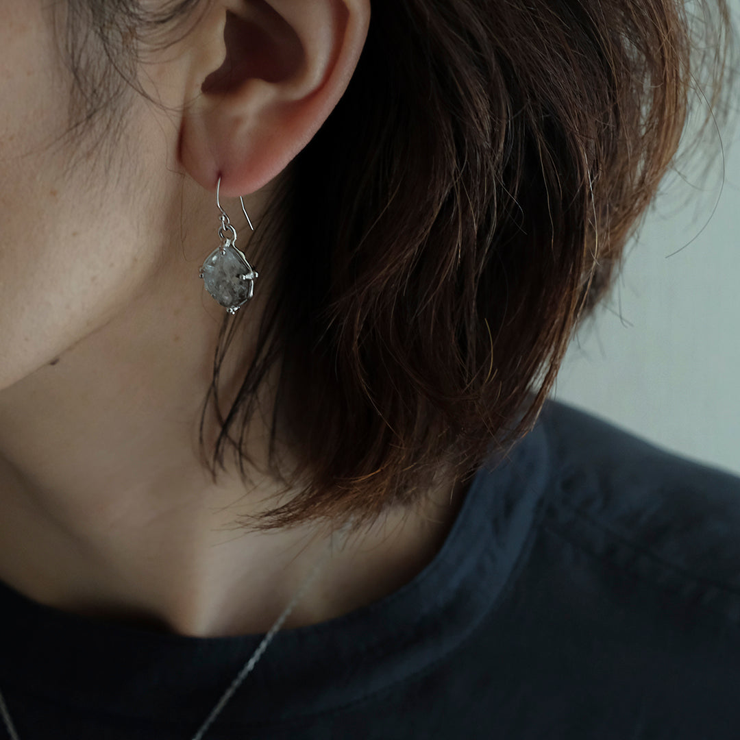 お値下げしました。装身具LCFピアス 装身具LCF］原石水晶のぶらさがりピアス – Envelope
