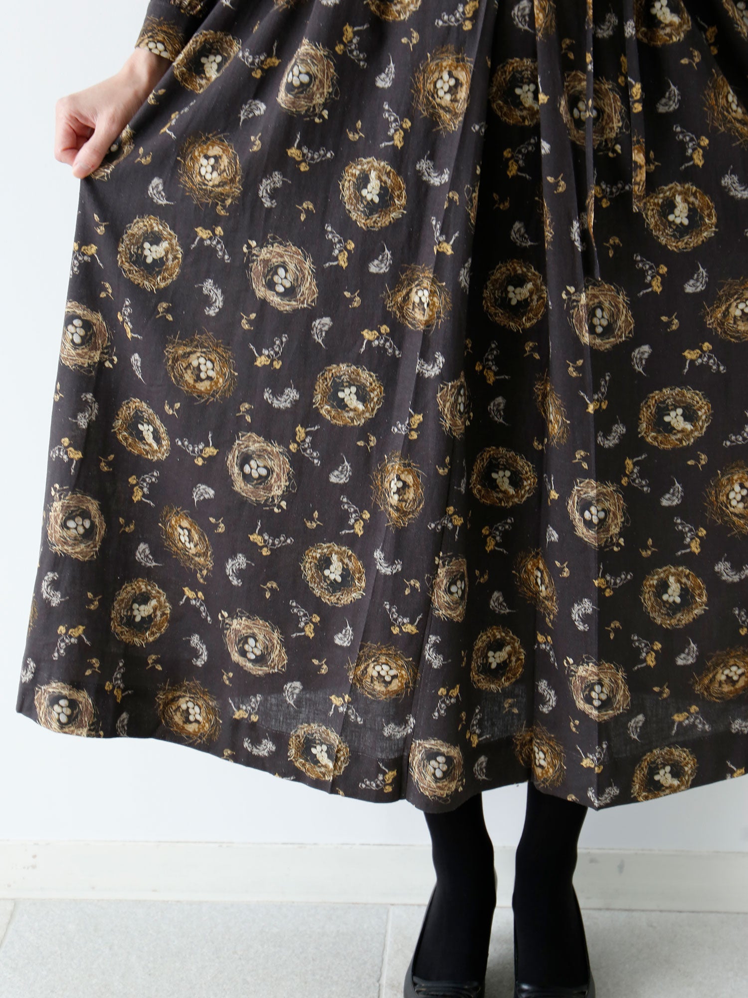 冬の森でみつけた小さな巣「Le Nid」柄のワンピース – Envelope