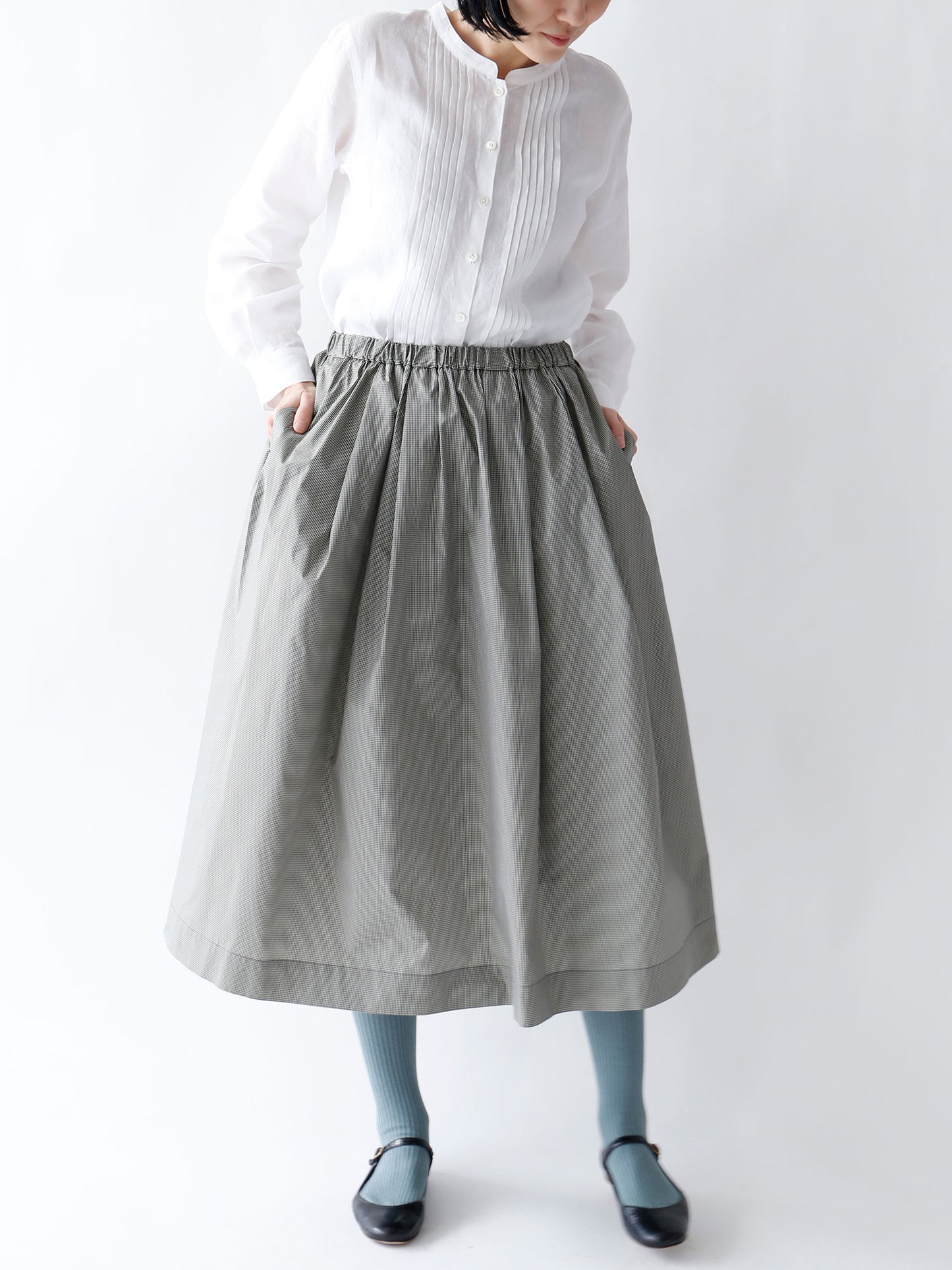 ブラウス：モナ（完売）、スカート：エブリーヌ（完売）