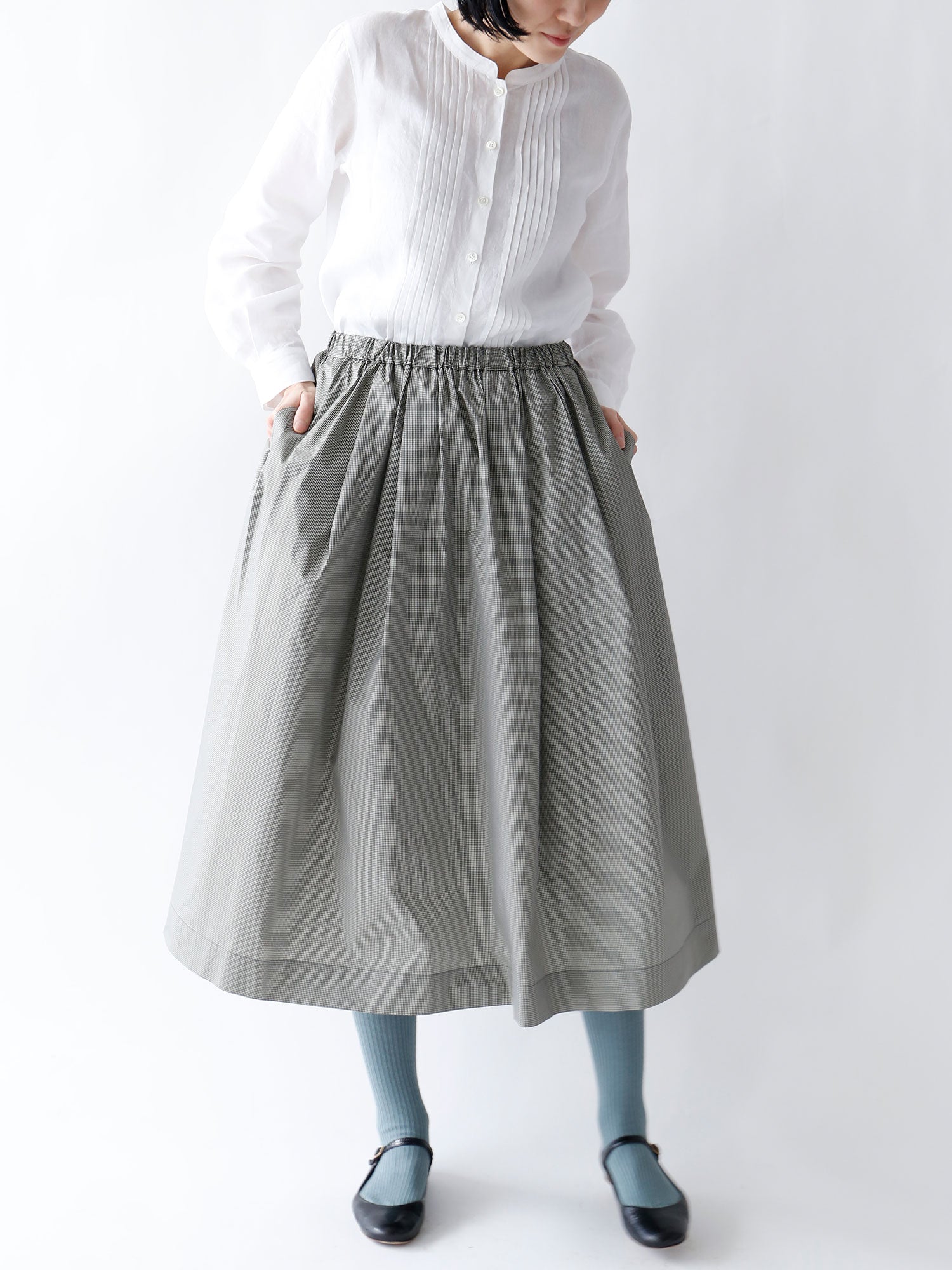 ブラウス：モナ（完売）、スカート：エブリーヌ（完売）