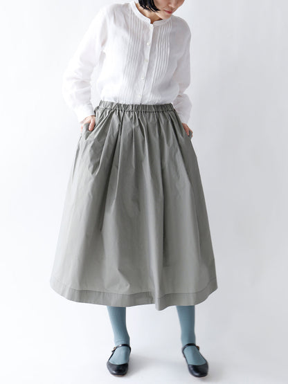 ブラウス：モナ（完売）、スカート：エブリーヌ（完売）