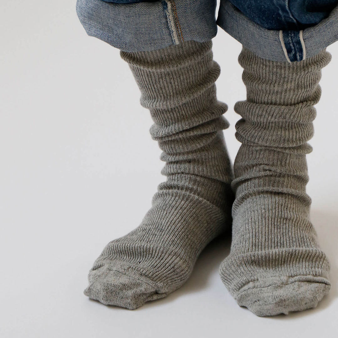 light grey / M