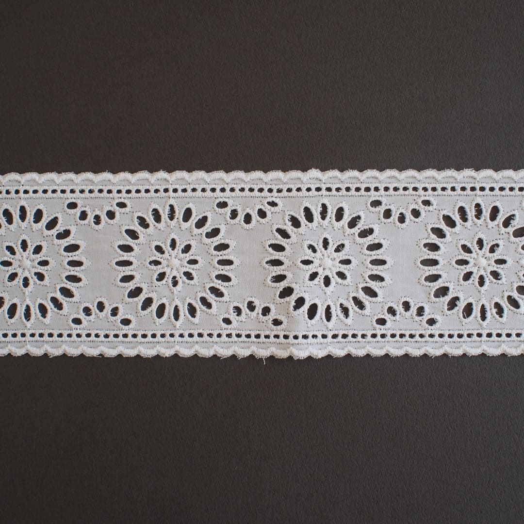 フラワーアイレット