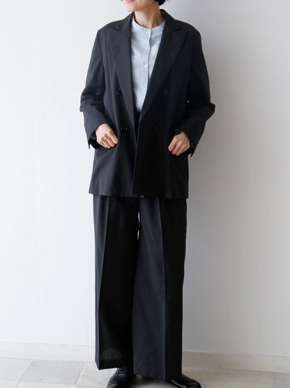 ジャケット：ヴィクトール<br>パンツ：ヘンリー<br>サスペンダー：ブルテル・マルソー（身長166cm）