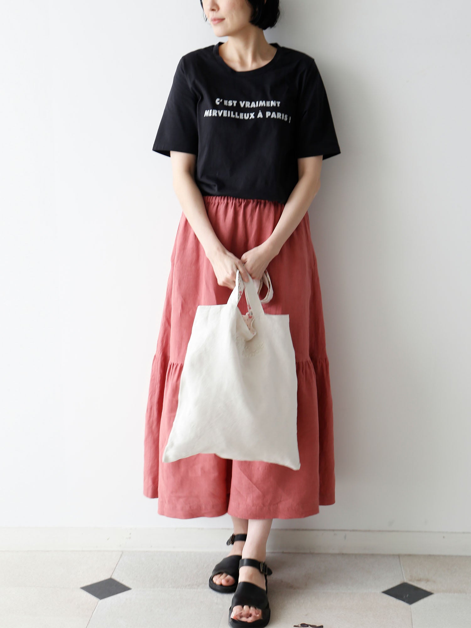 カットソー：Tシャツ・コメディエンヌ　スカート：ジュディト