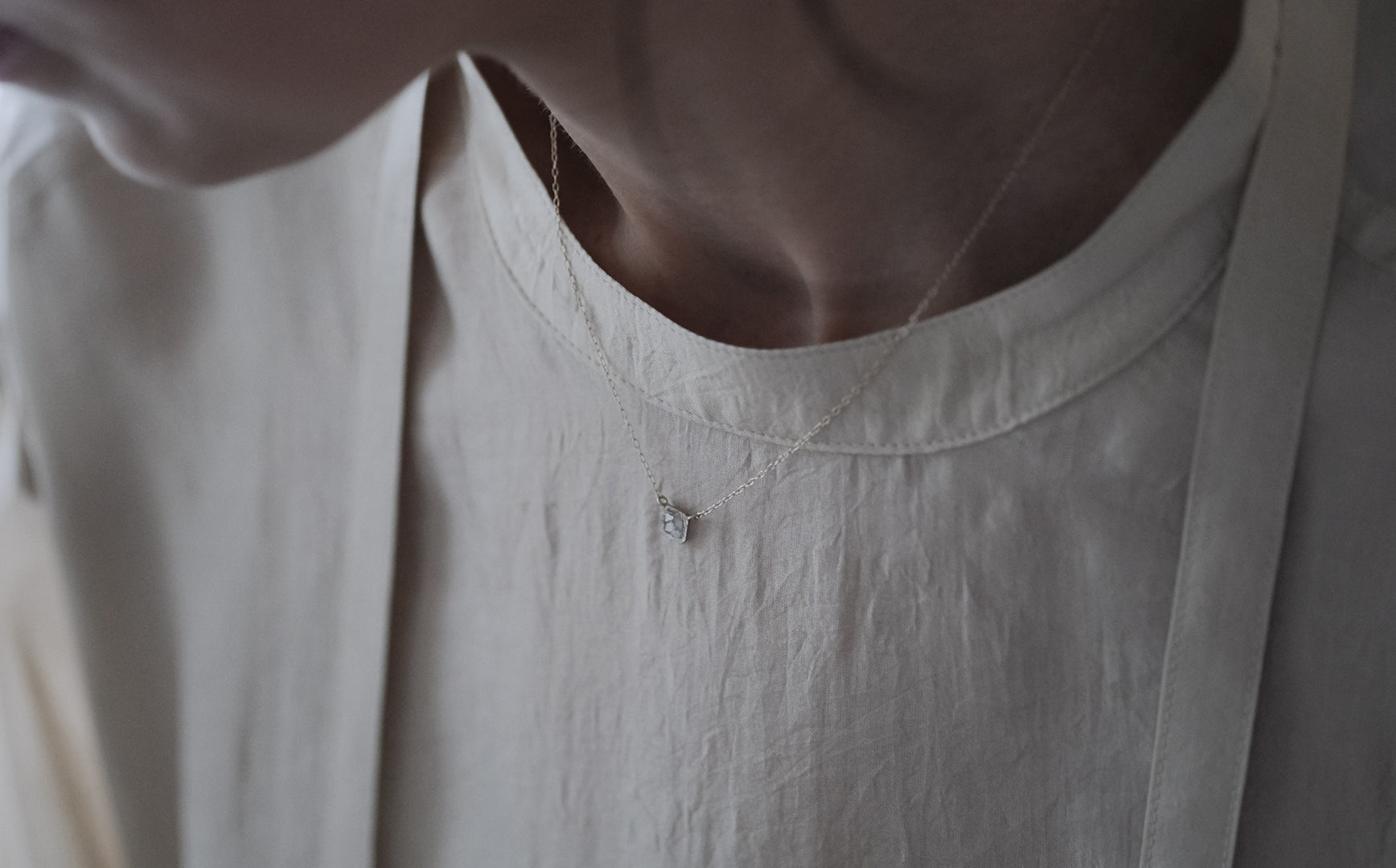 自然に肌になじむ、スライスダイヤのネックレス – Envelope