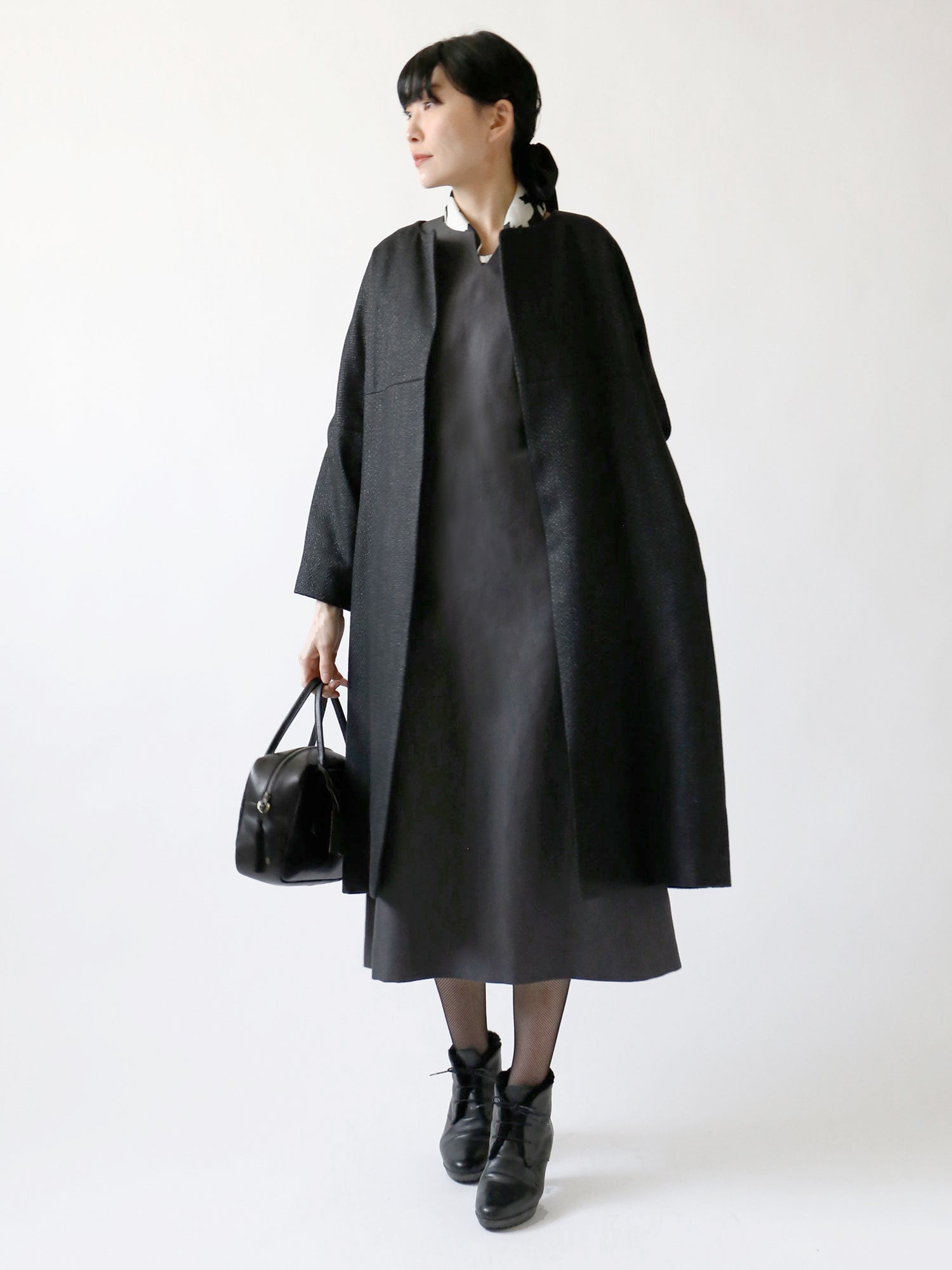 アベル　 ベルスリーブのワンピース「アマリア / ノアール・シャルボン