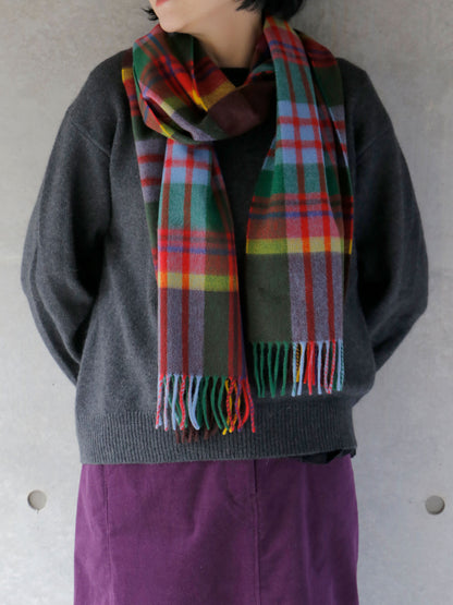 MULTI　ニット：ヒューゴ、スカート：マルゴ（モデル身長166cm）