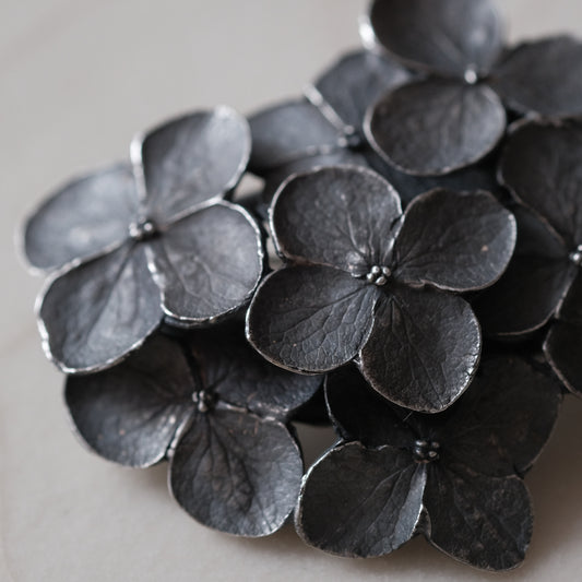 ［Furuhashi michiko］アナベルのブローチ