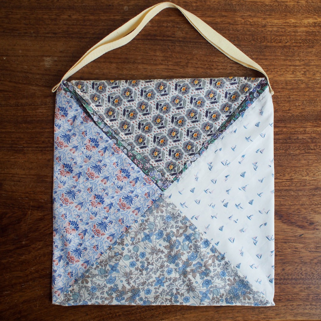 正方形の生地を5枚つなげて作る「Five squares BAG」