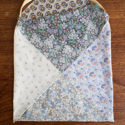 バッグの裏側は折伏せ縫いと袋縫いで仕上げます