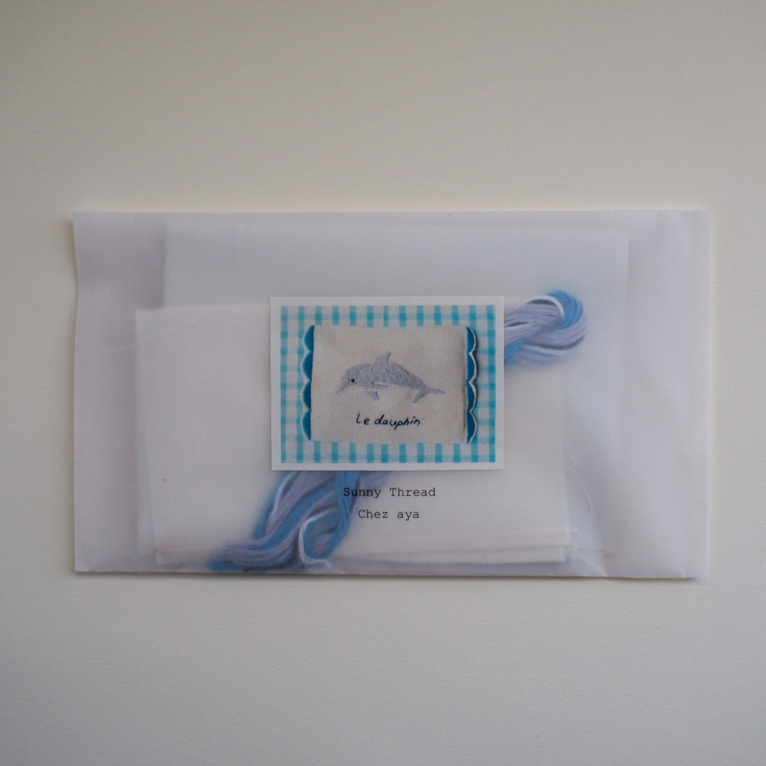 刺繍キット　イルカのティッシュケース