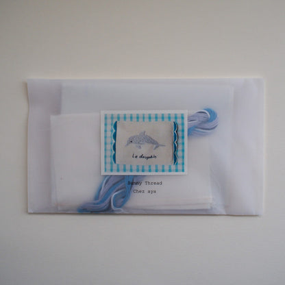 刺繍キット　イルカのティッシュケース