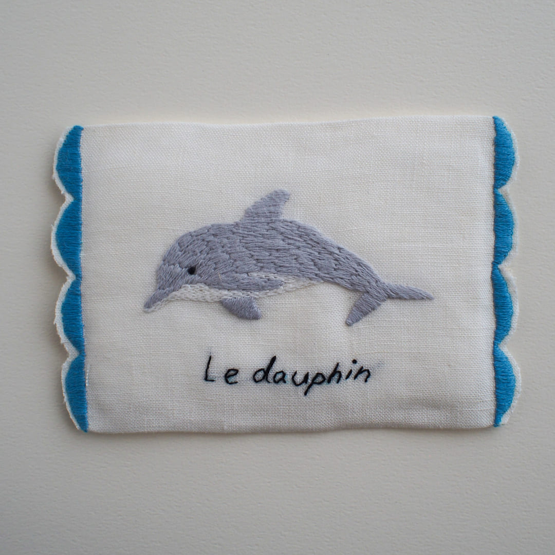 刺繍キット　イルカのティッシュケース