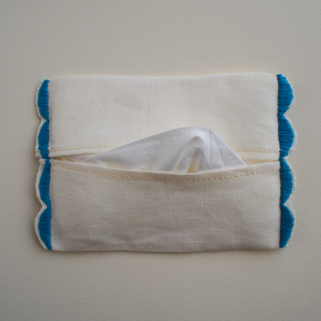 刺繍キット　イルカのティッシュケース