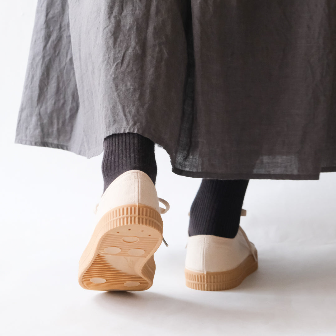 美品！ＮＯＶＥＳＴＡ：天然ゴムと綿でできた環境に優しい靴　スニーカー　２６．５ｃｍ～２７ｃｍ　 NOVESTA Official Store - RUBBER SNEAKER LOW ECRU/BROWN – NOVESTA