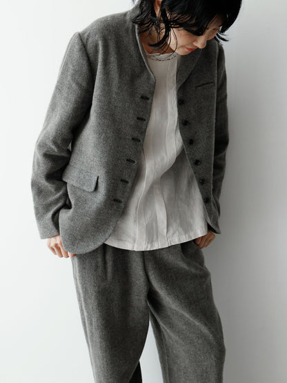 ブラウス：セシィー（完売）、パンツ：ジロー