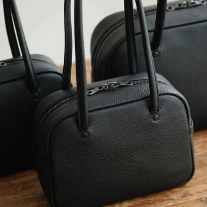 STUDIO LA CAUSE／【受注商品】ロングショルダーボストン （S）BG 132 SS EM