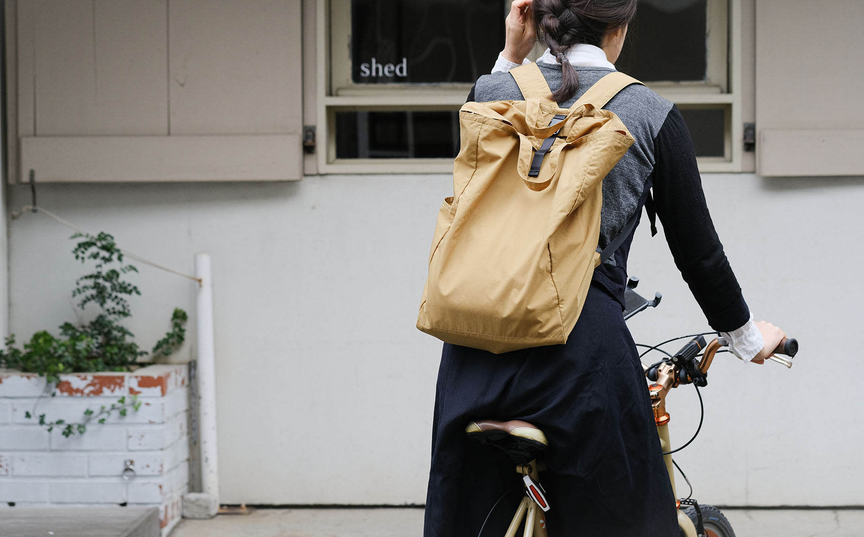 行き道はコンパクト、帰りは力持ちのナイロンリュック – Envelope