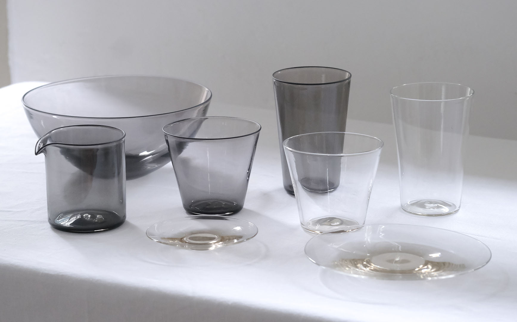 片口 ガラス製 グレーが美しい、ガラスの片口 – Envelope - エンベロープオンライン