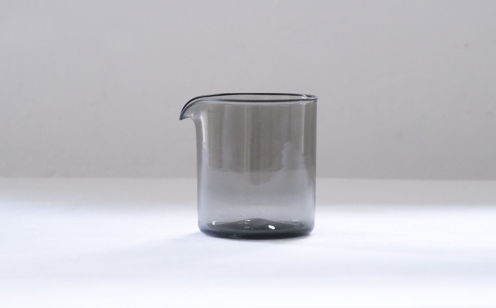 グレーが美しい、ガラスの片口 – Envelope - エンベロープオンライン