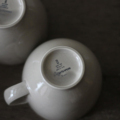 yumiko iihoshi porcelain  "OXYMORON" 2 gray