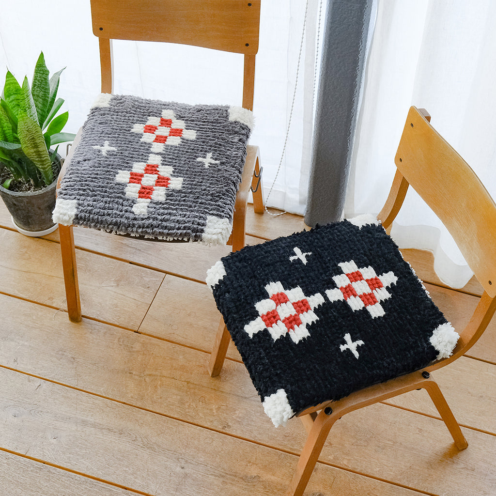 手織りの椅子敷き ノッティング 大サイズ ミニラグ - クッション・座布団