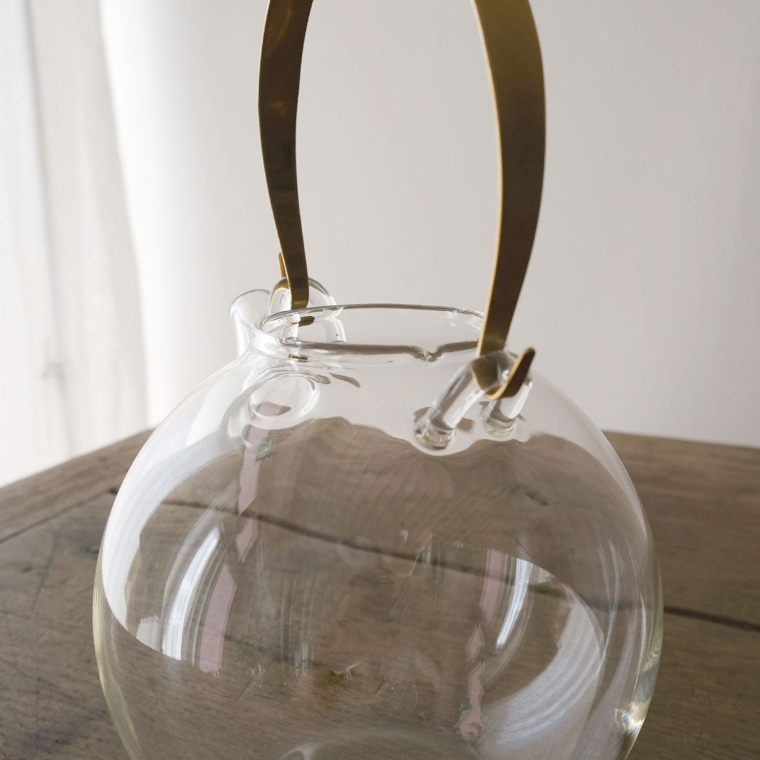 お茶を淹れるのが楽しい、まんまるポット – Envelope