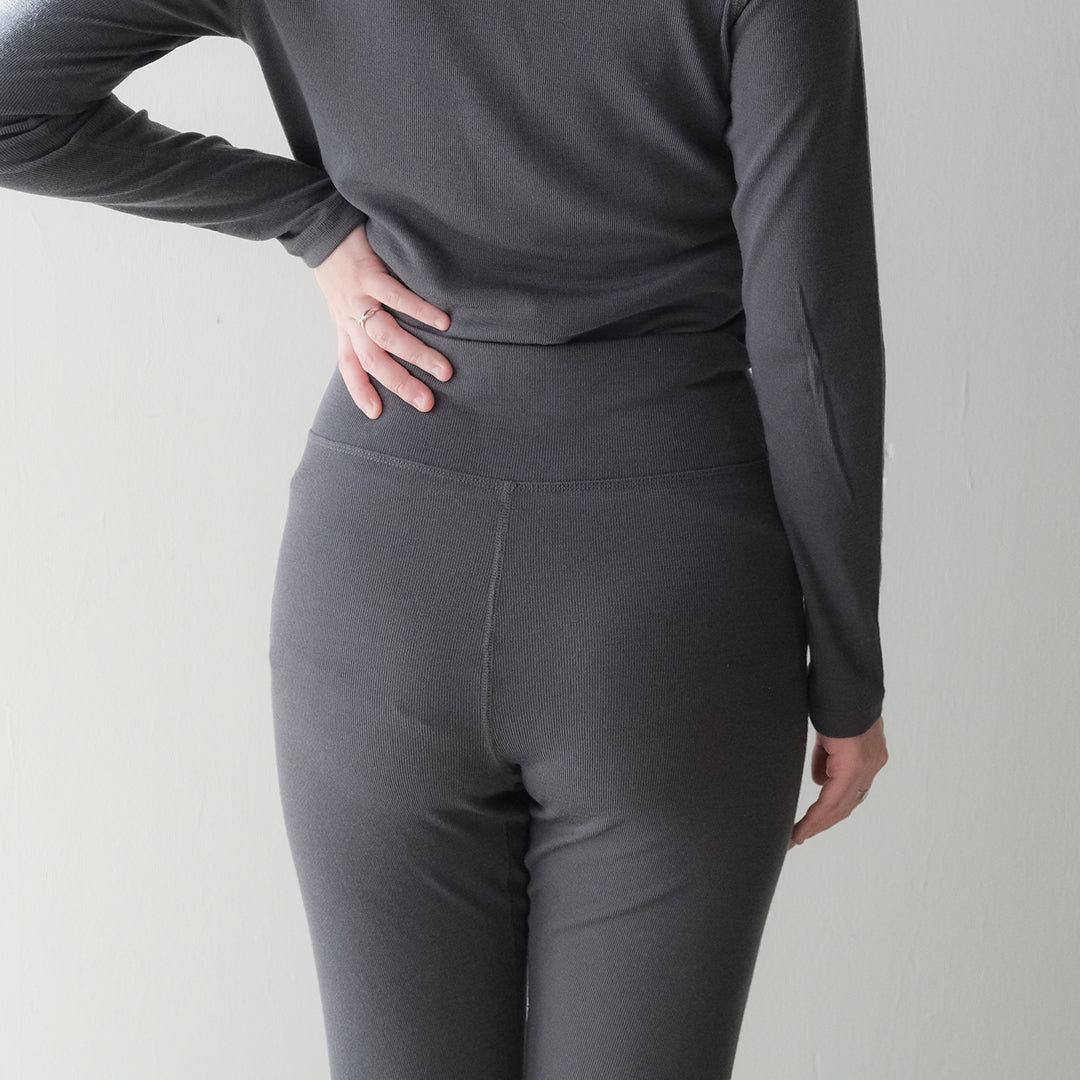 美しく包み込む、秋冬向けのメリノウールレギンス – Envelope