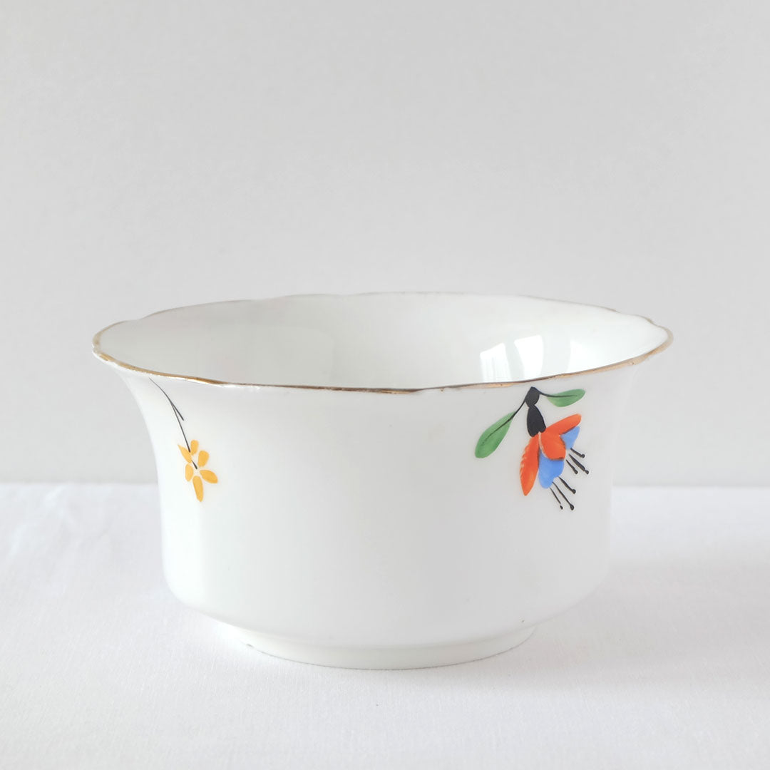 サイドにはイエローの花も