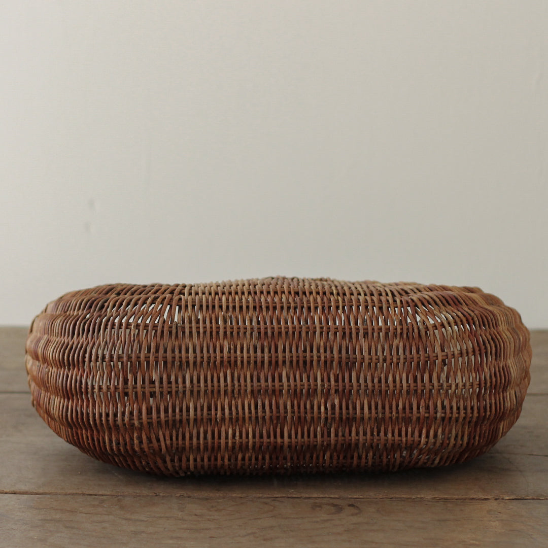 底のラウンドが美しい扇形のあけびかご – Envelope - エンベロープ