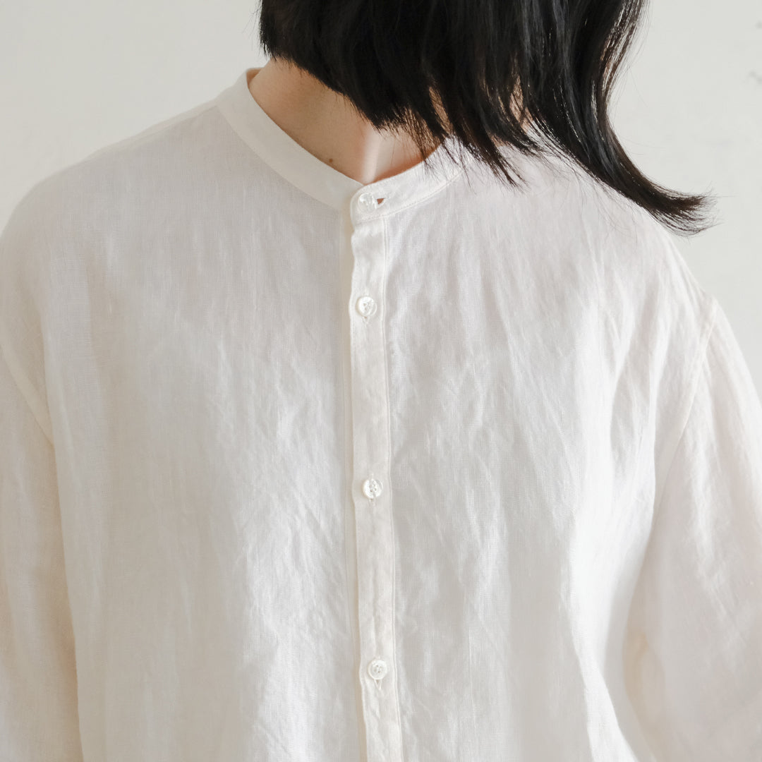 SALUÉ／ユニセックスバンドカラーシャツ／ライトウェイトリネン