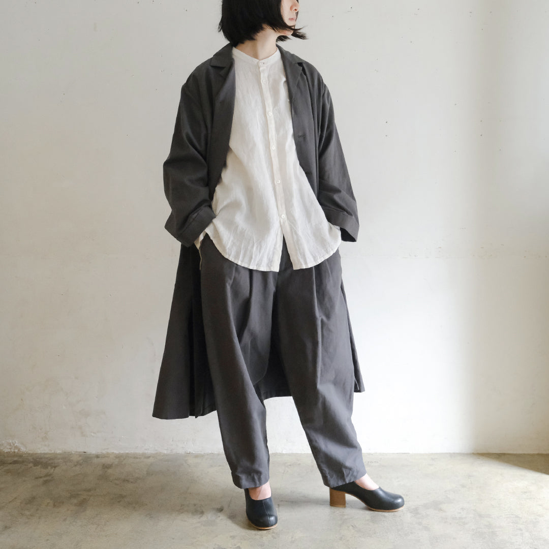 SALUÉ／ユニセックスバンドカラーシャツ／ライトウェイトリネン