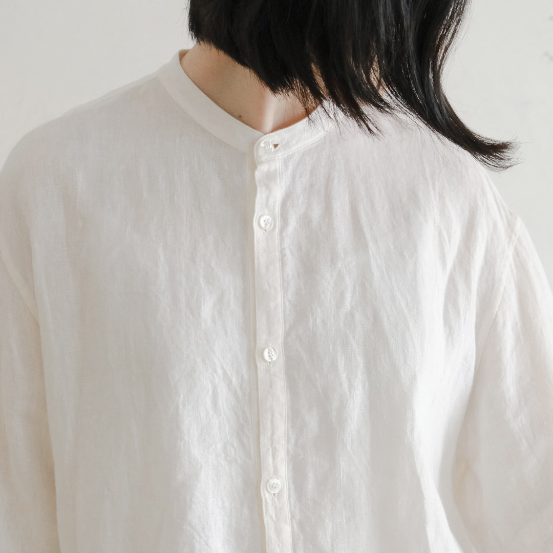 SALUÉ／ユニセックスバンドカラーシャツ／ライトウェイトリネン