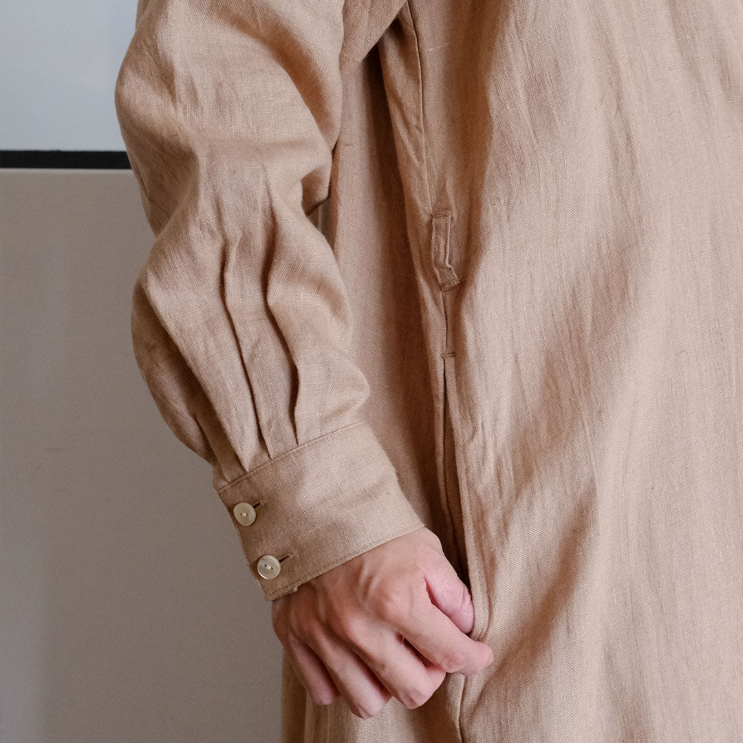 ［SALUÉ］バンドカラー長袖シャツドレス／ミッドウェイトリネン