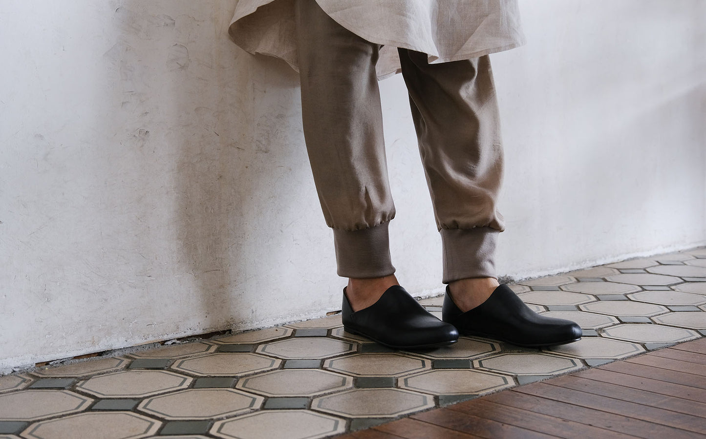【受注商品】［AUTTAA］ルームシューズ２smooth kip