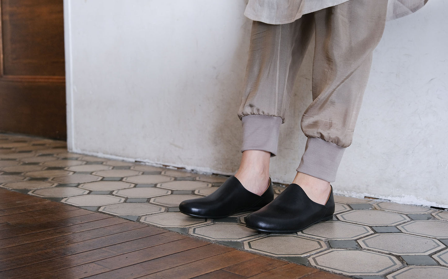 【受注商品】［AUTTAA］ルームシューズ２smooth kip