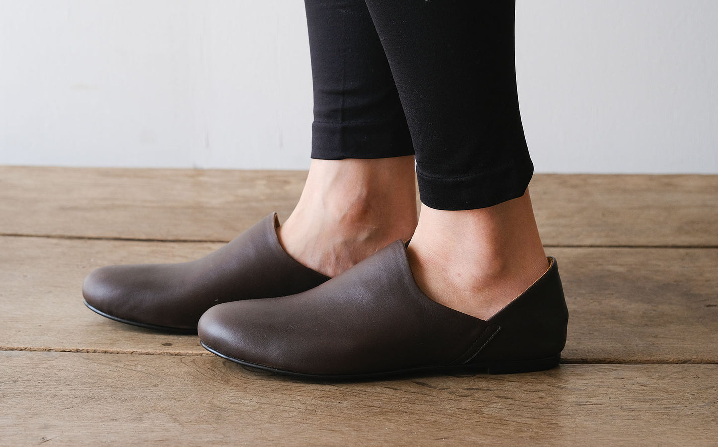 【受注商品】［AUTTAA］ルームシューズ２smooth kip