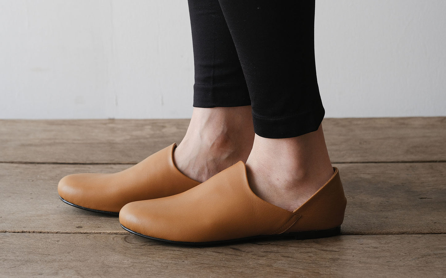 【受注商品】［AUTTAA］ルームシューズ２smooth kip