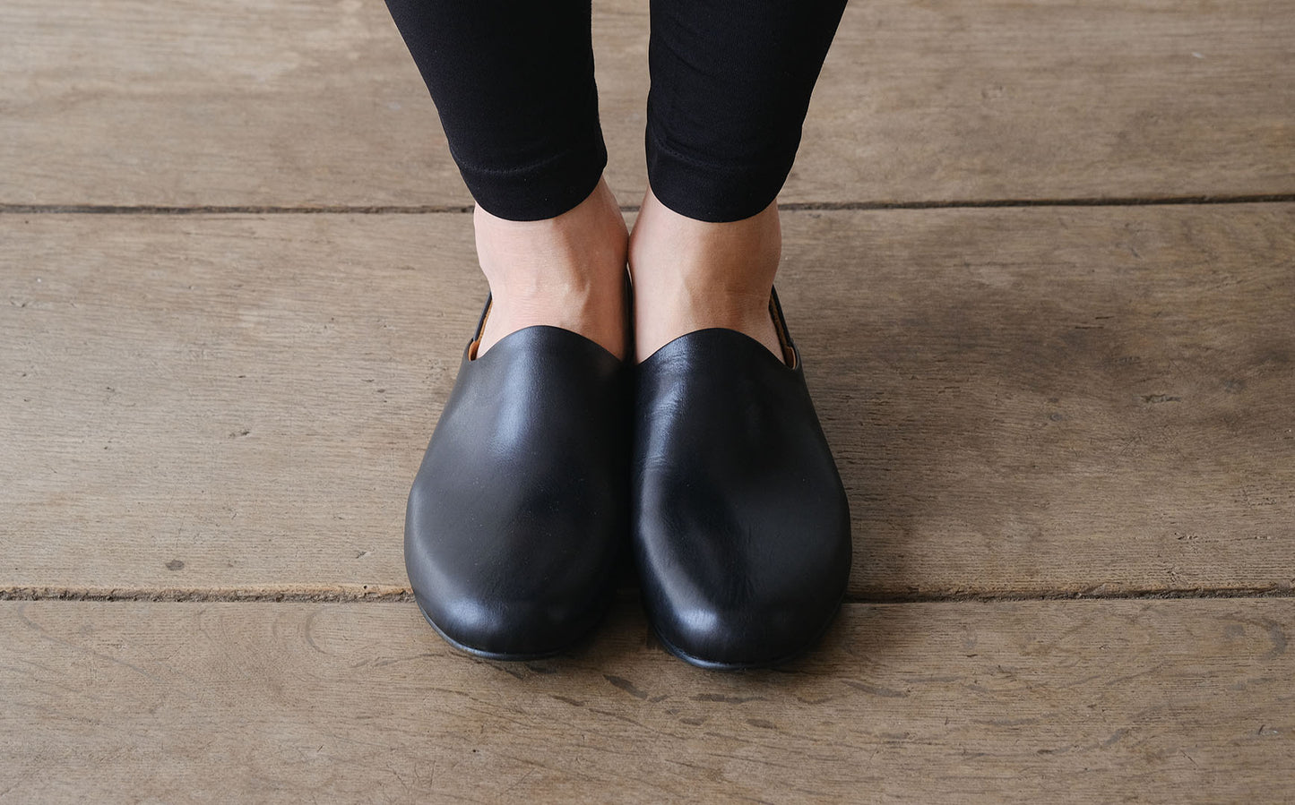 【受注商品】［AUTTAA］ルームシューズ２smooth kip