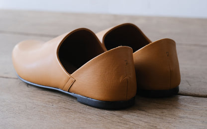【受注商品】［AUTTAA］ルームシューズ２smooth kip