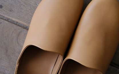 【受注商品】［AUTTAA］ルームシューズ２smooth kip