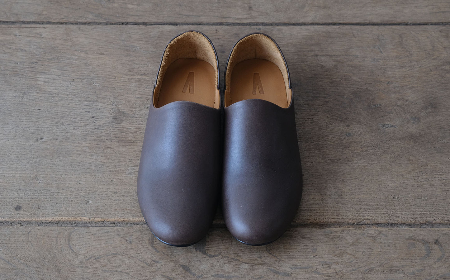 【受注商品】［AUTTAA］ルームシューズ２smooth kip