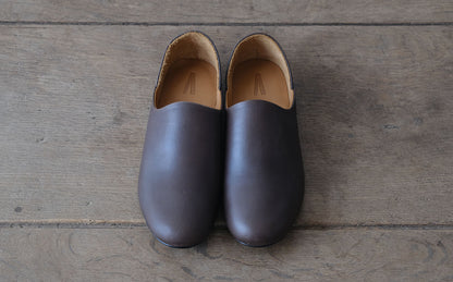 【受注商品】［AUTTAA］ルームシューズ２smooth kip
