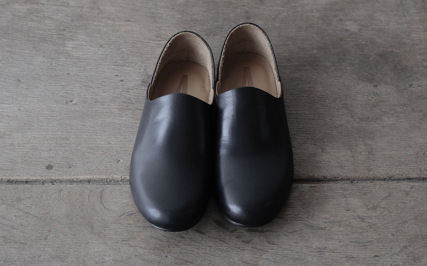 【受注商品】［AUTTAA］ルームシューズ２smooth kip