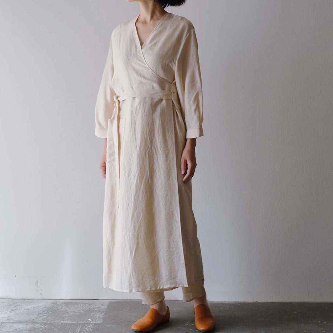 着方を楽しめる、シルクのカシュクールワンピース – Envelope