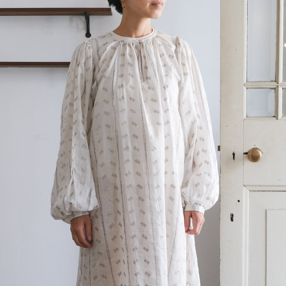 ［BUNON］Embroidery Gather Dress