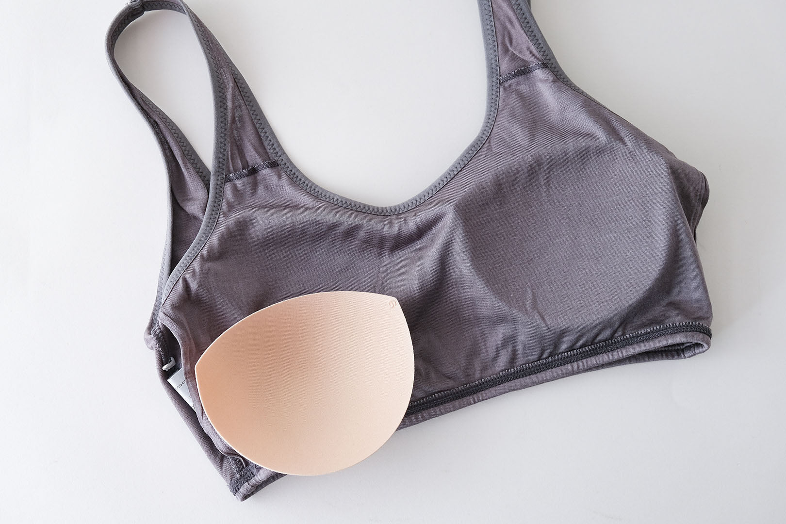 軽いスポーツにも日々にも。安心感のあるスポーティブラ – Envelope