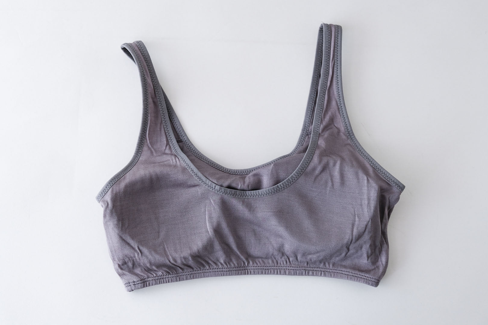 軽いスポーツにも日々にも。安心感のあるスポーティブラ – Envelope