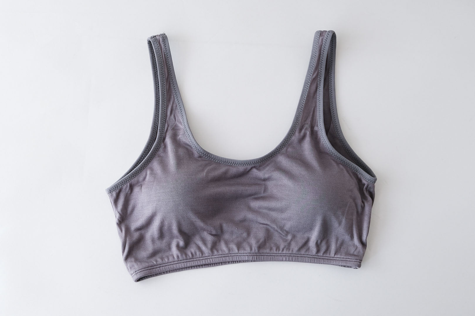 軽いスポーツにも日々にも。安心感のあるスポーティブラ – Envelope